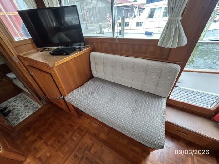 salon, Grand Banks 42 Classic, trawler for sale