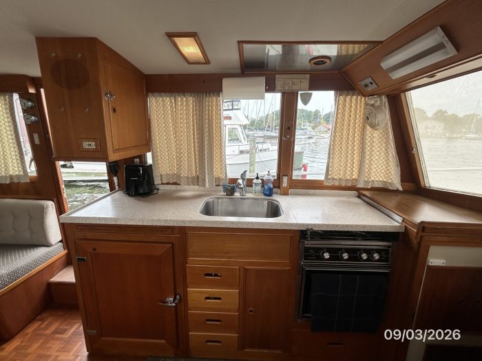 interior, Grand Banks 42 Classic, trawler for sale