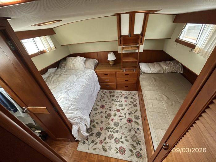 bed, Grand Banks 42 Classic, trawler for sale