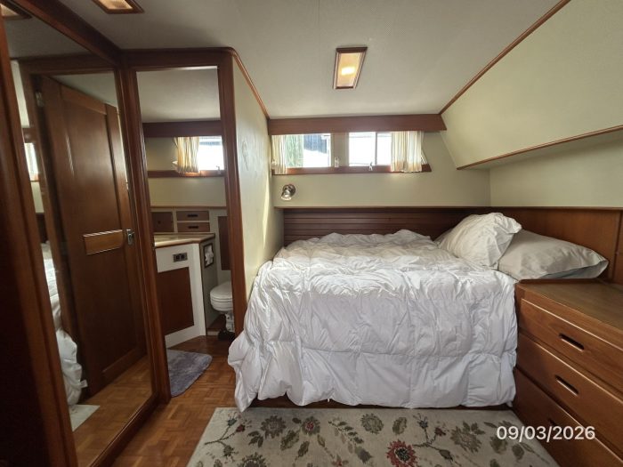 bed, Grand Banks 42 Classic, trawler for sale