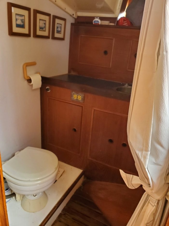 bath, Wauquiez 43 Amphitrite, sailboat for sale