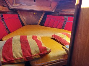 bed, Wauquiez 43 Amphitrite, sailboat for sale