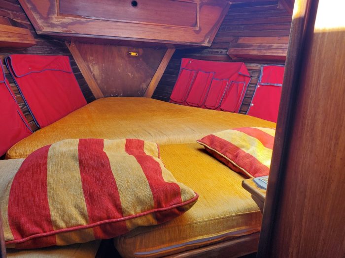 bed, Wauquiez 43 Amphitrite, sailboat for sale