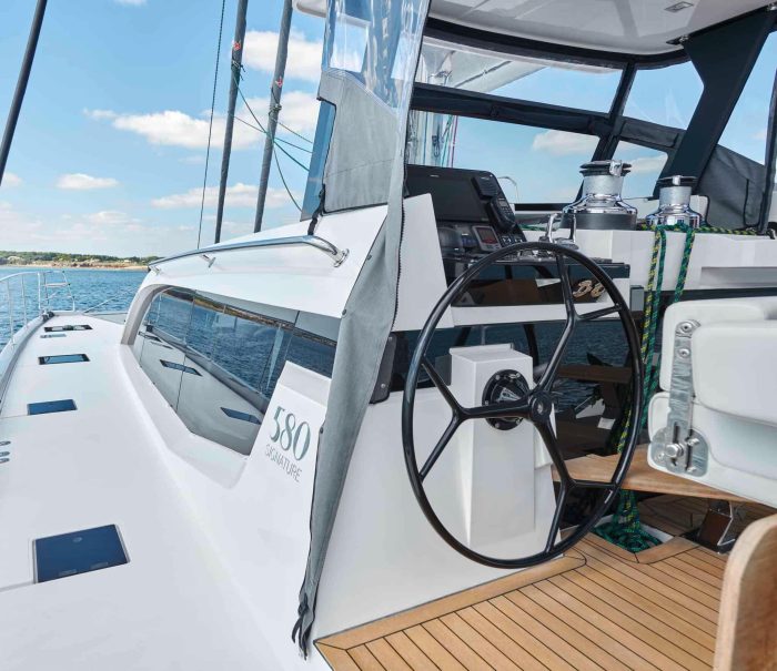 helm, Privilege 580 Signature, catamaran for sale