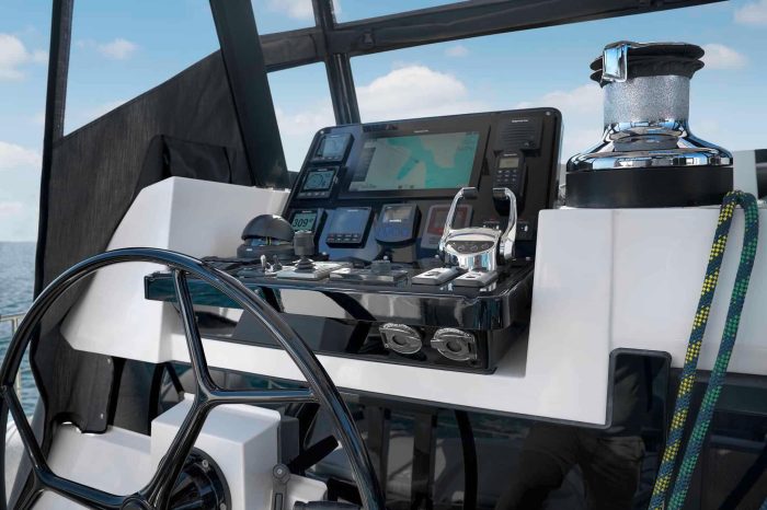 helm, Privilege 580 Signature, catamaran for sale