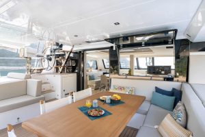 salon, Privilege 580 Signature, catamaran for sale