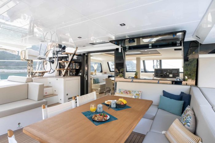 deck, Privilege 580 Signature, catamaran for sale