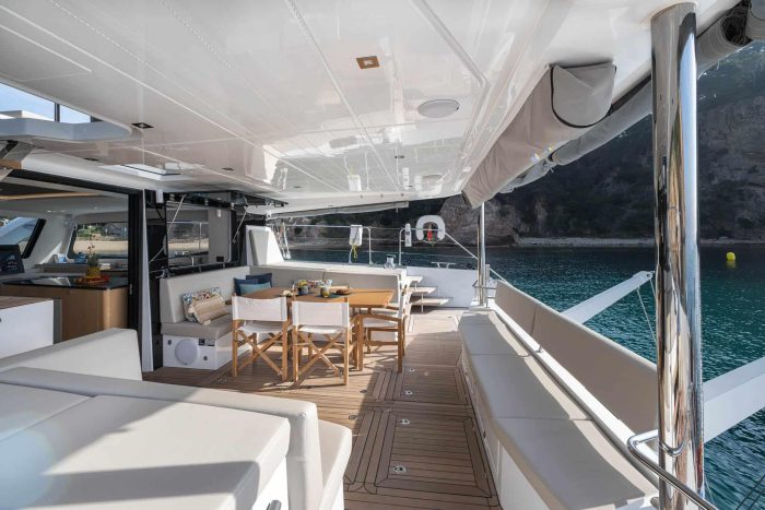 deck, Privilege 580 Signature, catamaran for sale