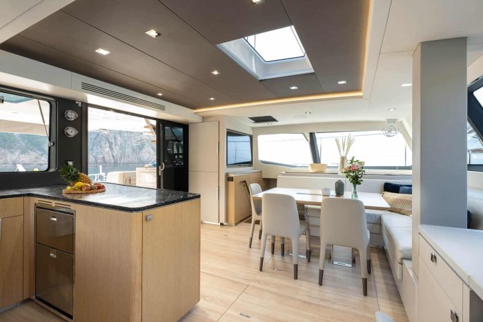 salon, Privilege 580 Signature, catamaran for sale