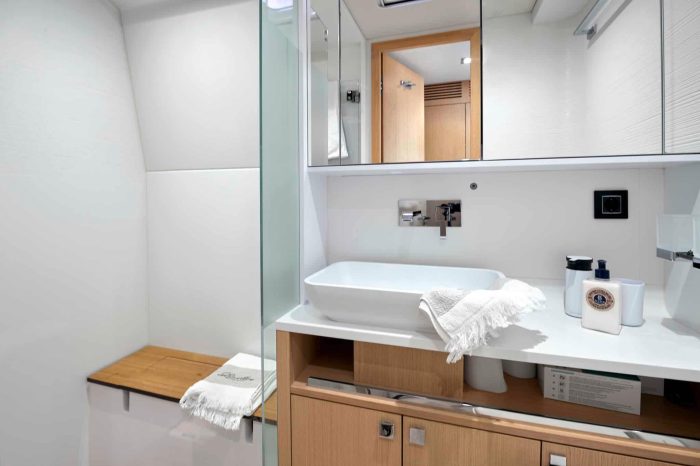 bath, Privilege 580 Signature, catamaran for sale