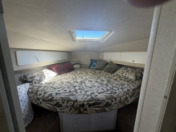 bed, Silverton 34C, trawler for sale