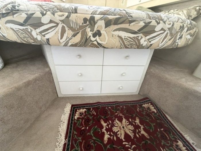 bed, Silverton 34C, trawler for sale