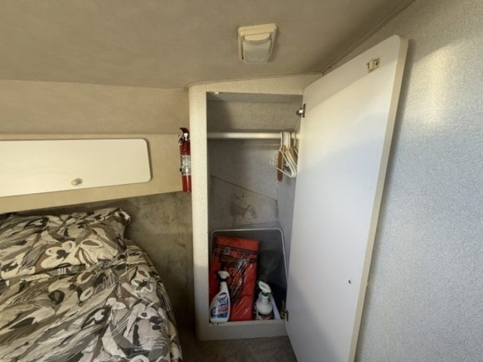 bed, Silverton 34C, trawler for sale
