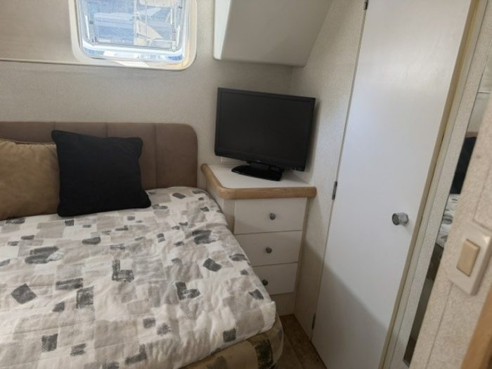 bed, Silverton 34C, trawler for sale