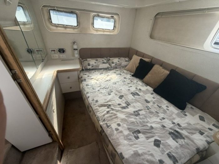 bed, Silverton 34C, trawler for sale