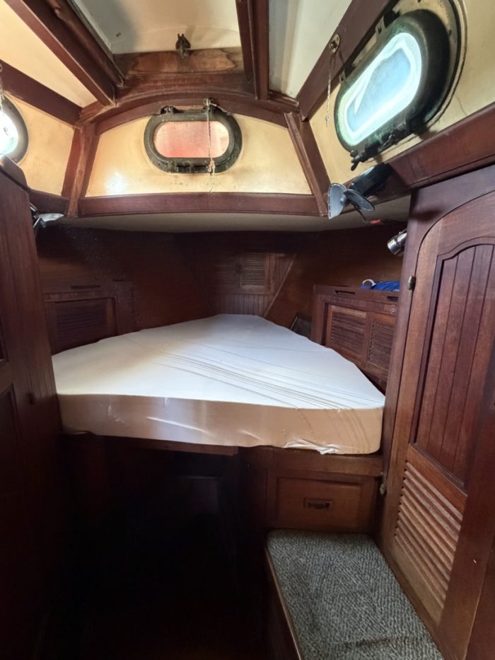 bed, Baba, sailboat for sale