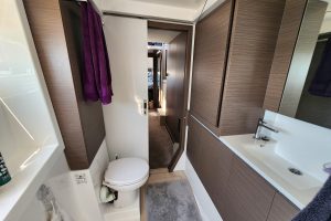 bath, Leopard 42, catamaran for sale