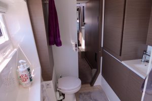 bath, Leopard 42, catamaran for sale