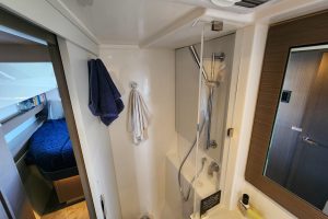 bath, Leopard 42, catamaran for sale