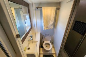 bath, Leopard 42, catamaran for sale