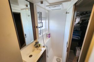 bath, Leopard 42, catamaran for sale