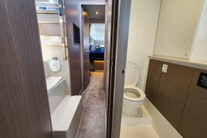 bath, Leopard 42, catamaran for sale