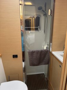 bath, Lagoon 52F, catamaran for sale