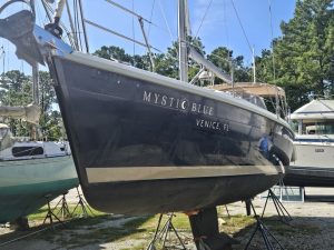 boatyard, Hunter, sailboat for sale