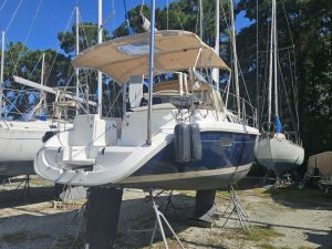 boatyard, Hunter, sailboat for sale