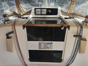 helm, Hunter, sailboat for sale