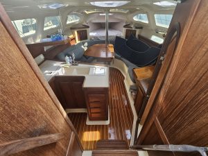 salon, Hunter, sailboat for sale