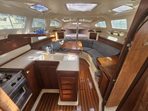 salon, Hunter, sailboat for sale