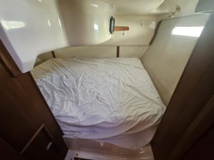 bed, Hunter, sailboat for sale