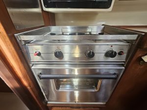 interior, Hunter, sailboat for sale