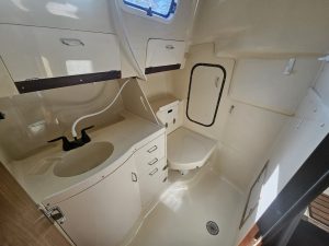 bath, Hunter, sailboat for sale
