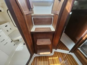 interior, Hunter, sailboat for sale