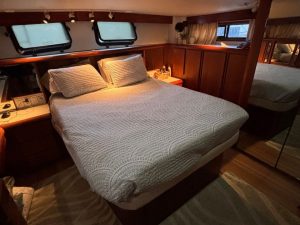 bed, Californian 48 Sundeck, trawler for sale