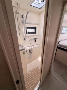 bath, Leopard 45, catamaran for sale