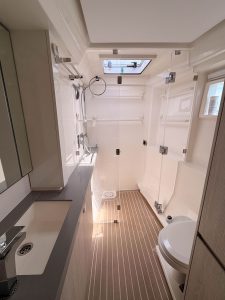 bath, Leopard 45, catamaran for sale