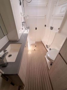 bath, Leopard 45, catamaran for sale