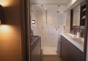 bath, Bali 4.2, catamaran for sale