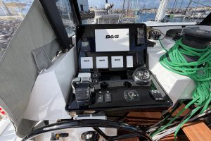 helm, Privilege 580 Signature, catamaran for sale