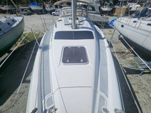 deck, Hunter, sailboat for sale