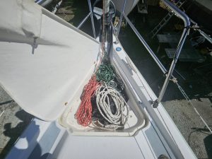 deck, Hunter, sailboat for sale