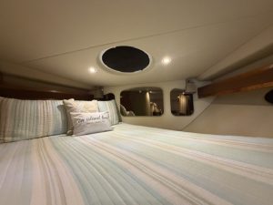 bed, Cruisers, trawler for sale