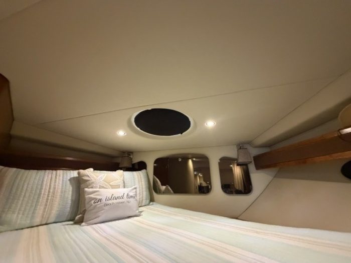 bed, Cruisers, trawler for sale