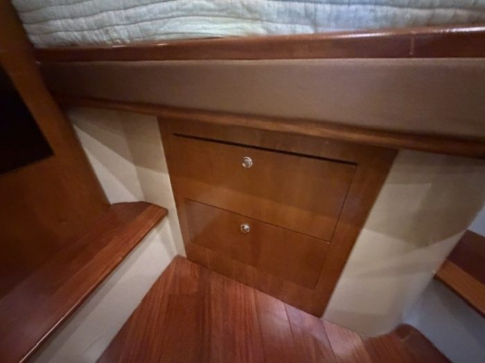 bed, Cruisers, trawler for sale
