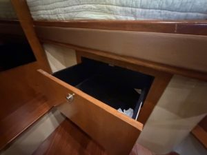 bed, Cruisers, trawler for sale