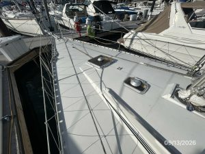 deck, Beneteau, sailboat for sale
