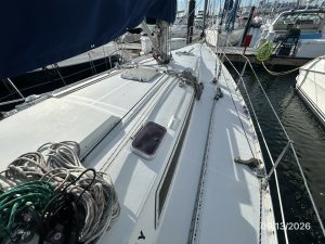 deck, Beneteau, sailboat for sale